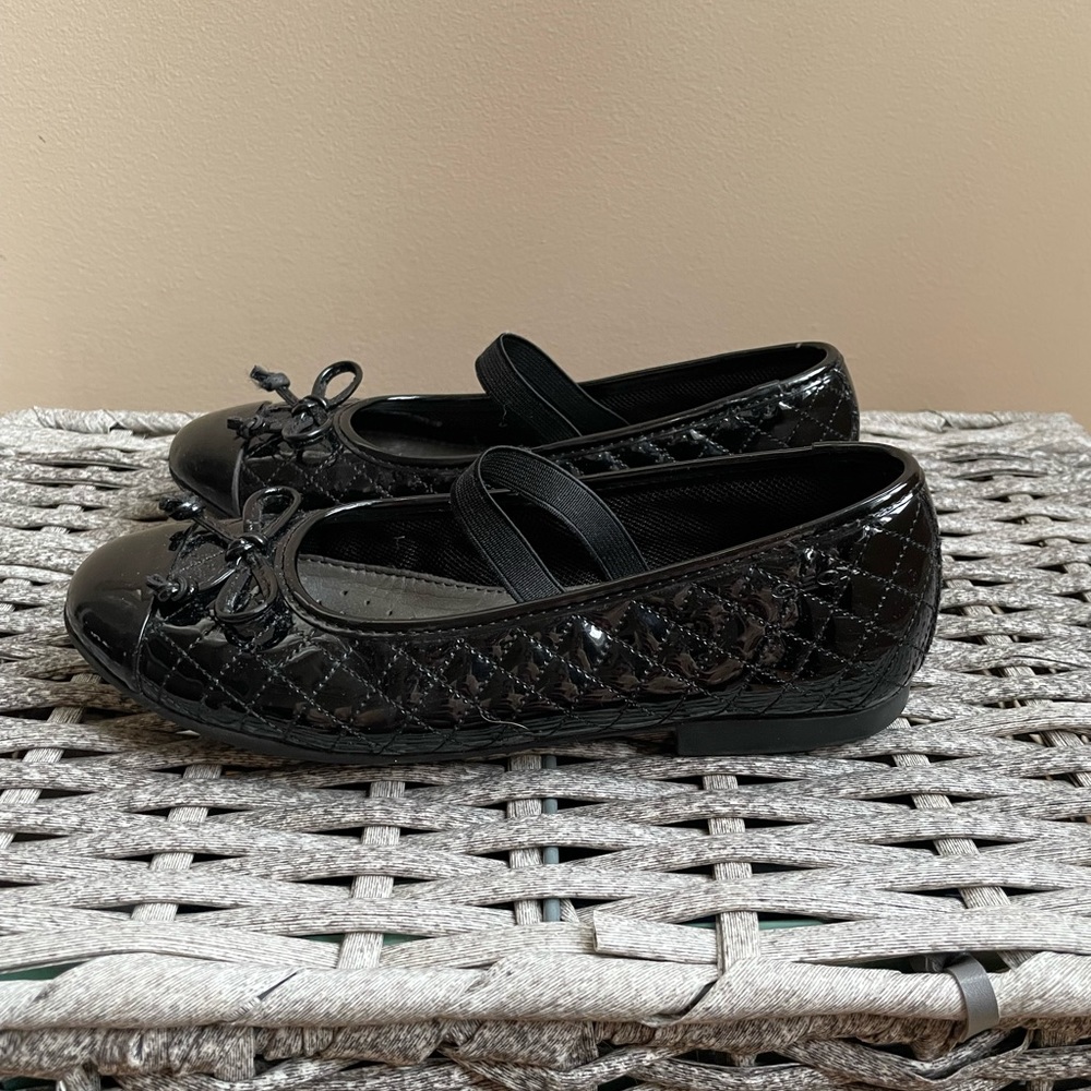 Used black flat, little girl